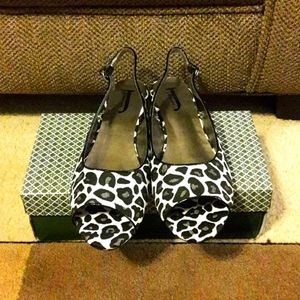 New JRenee Cheetah Wedges